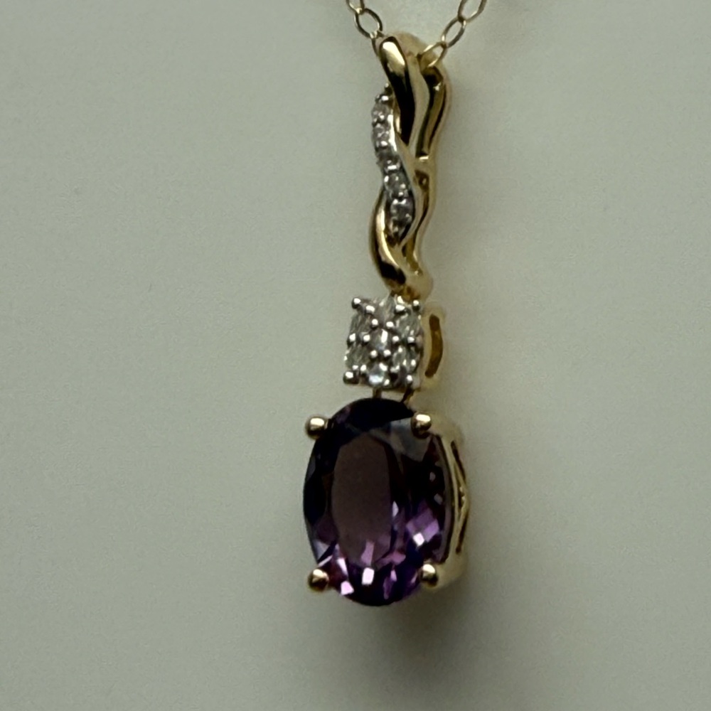 Solid 10K Yellow Gold Oval Shape Natural Amethyst and Diamond Pendant with Chain